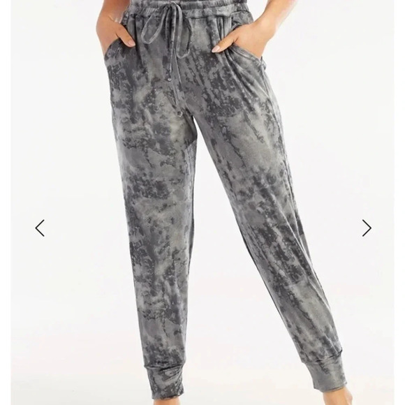 NWOT Printed Velour in classic Jogger - Picture 3 of 12